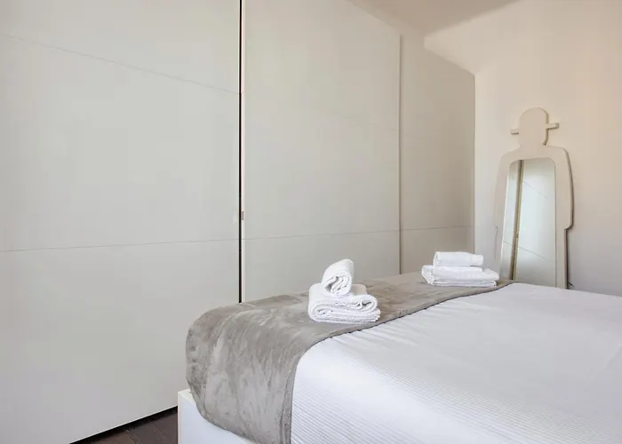 Just Urban Stays - Elegant 2Br Apartment 25 Min From Duomo - M4 Dateo 아파트
